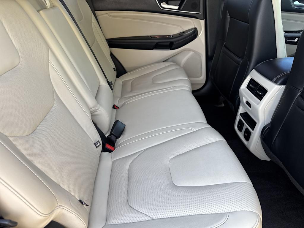 Thumbnail: 2016 Ford Edge - 12