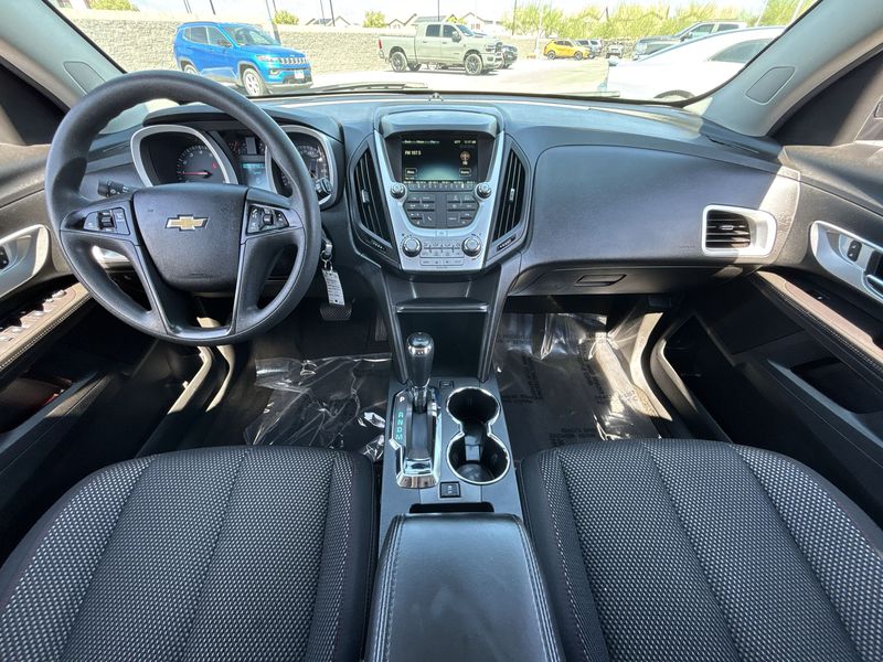 Thumbnail: 2017 Chevrolet Equinox - 10