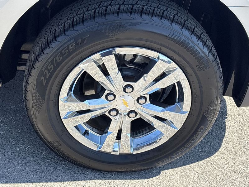 Thumbnail: 2017 Chevrolet Equinox - 8