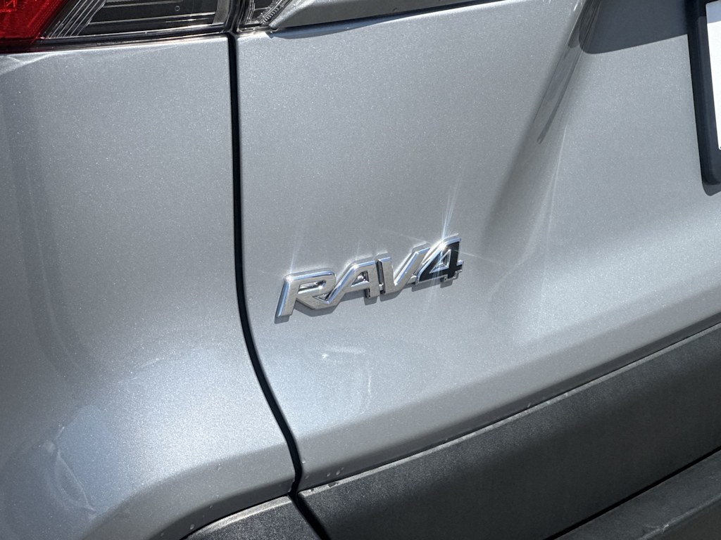 Thumbnail: 2022 Toyota RAV4 - 7