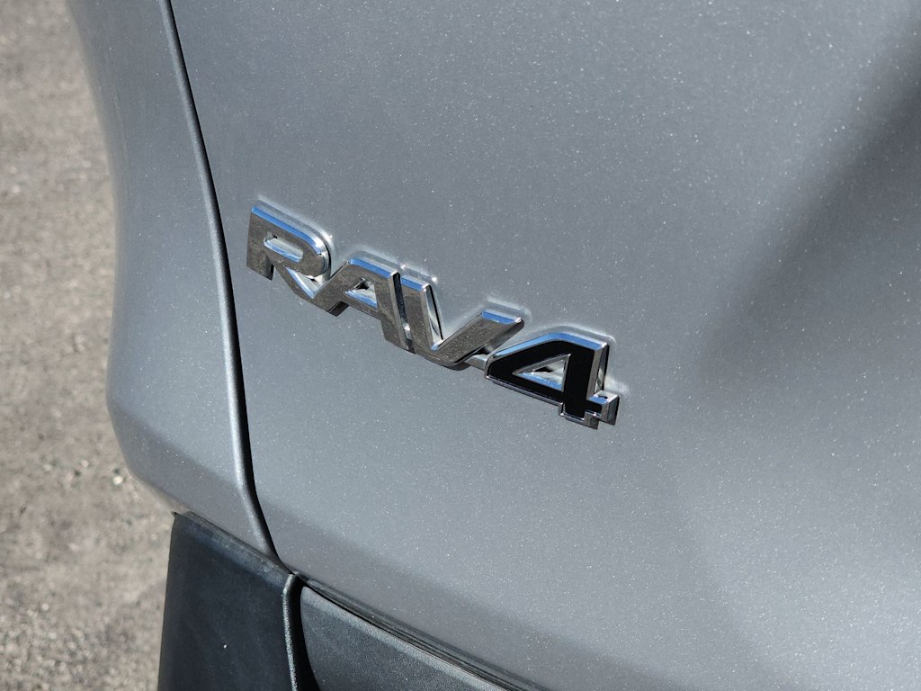 Thumbnail: 2022 Toyota RAV4 - 7