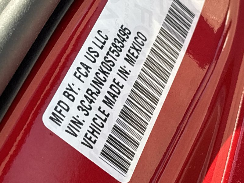 Thumbnail: 2025 Jeep Wagoneer S - 18