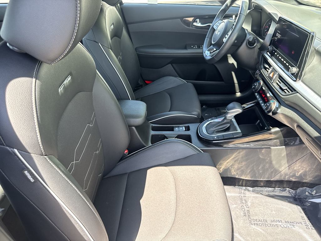 Thumbnail: 2023 Kia Forte - 12