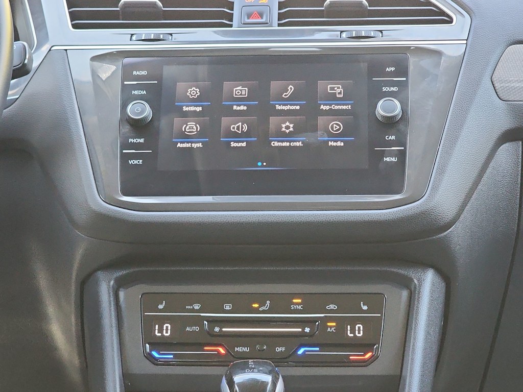 Thumbnail: 2024 Volkswagen Tiguan - 24