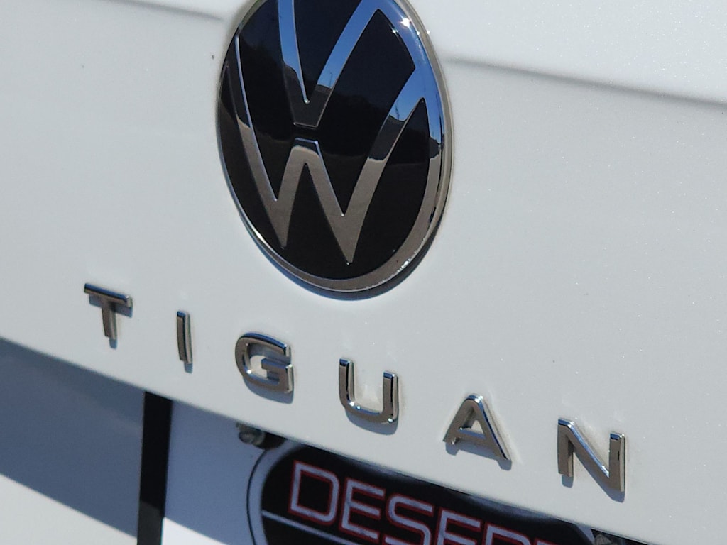 Thumbnail: 2022 Volkswagen Tiguan - 7
