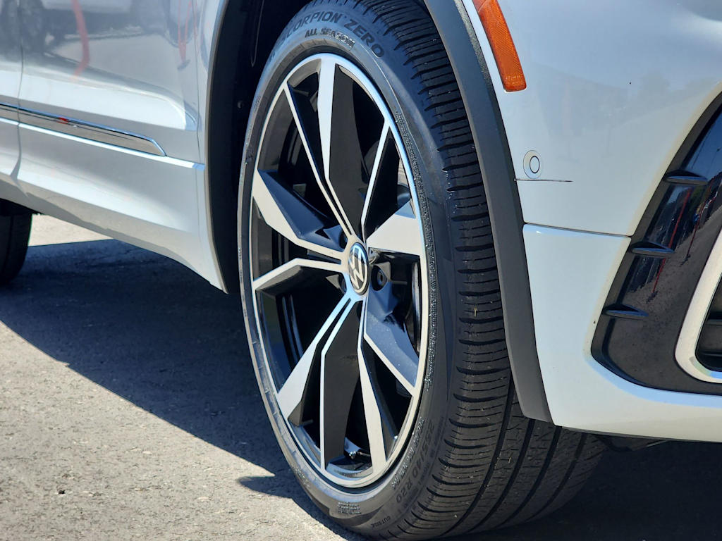 Thumbnail: 2022 Volkswagen Tiguan - 8