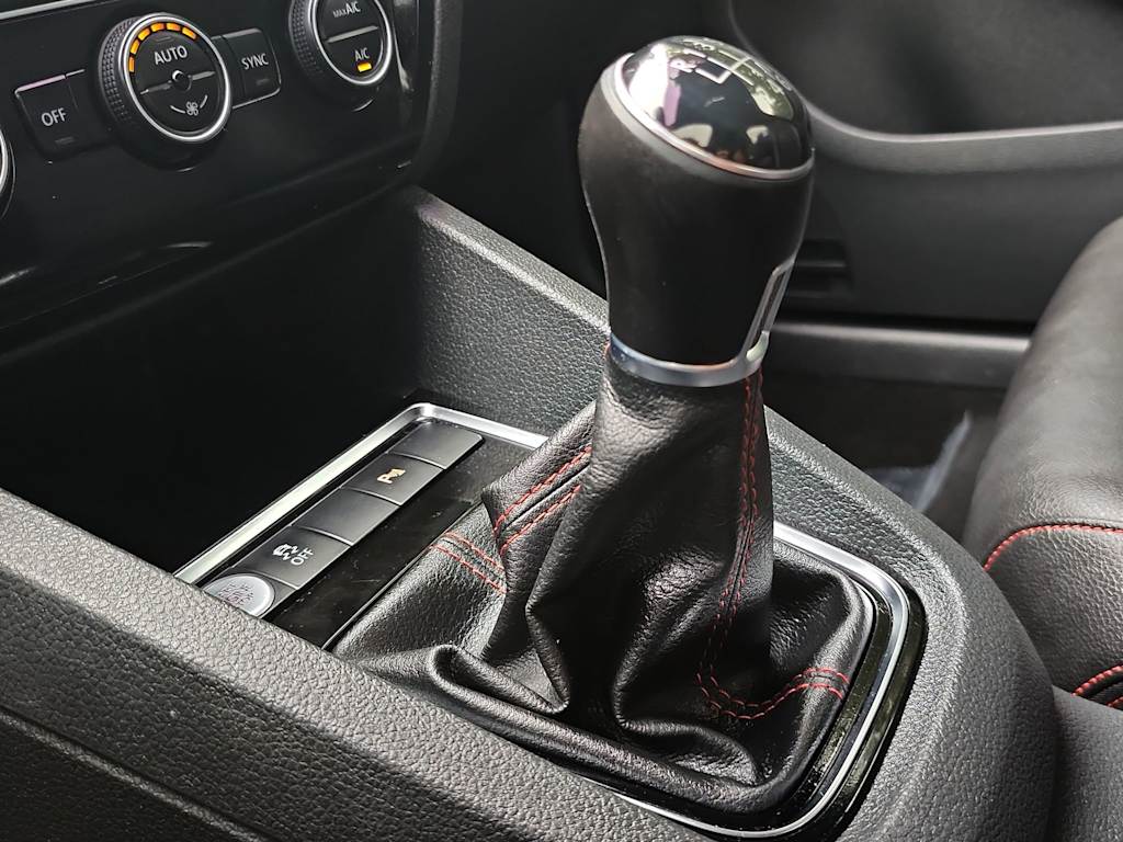 Thumbnail: 2017 Volkswagen Jetta - 16