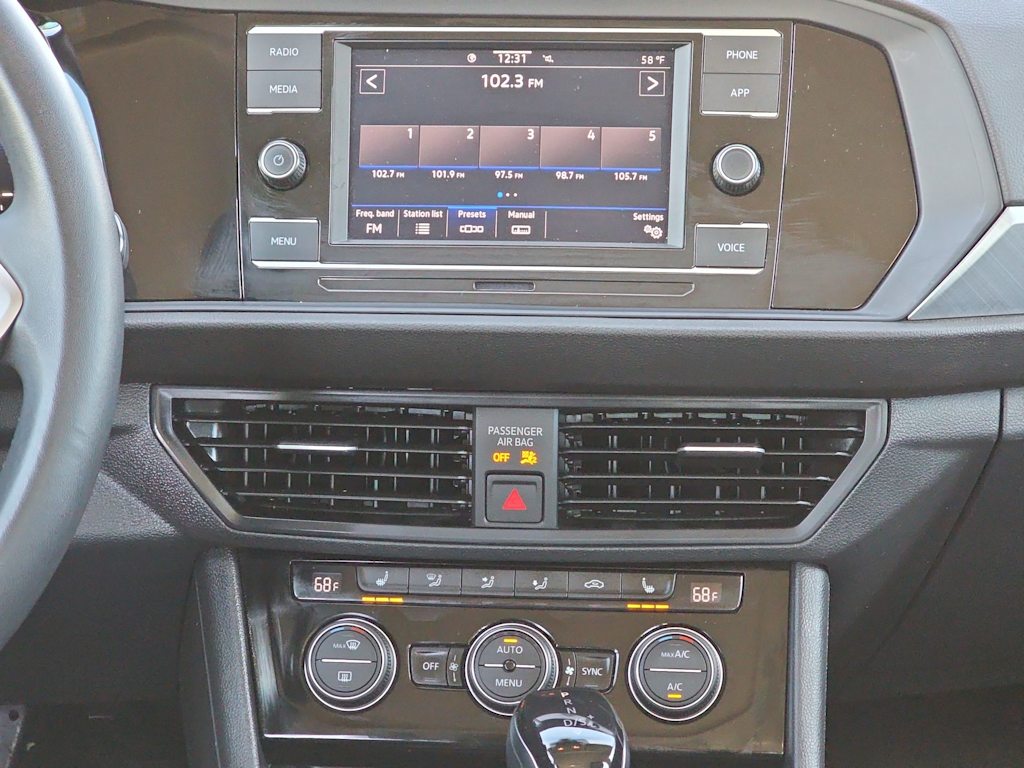 Thumbnail: 2024 Volkswagen Jetta - 15