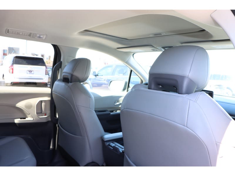 2023 Toyota Sienna XLE 11