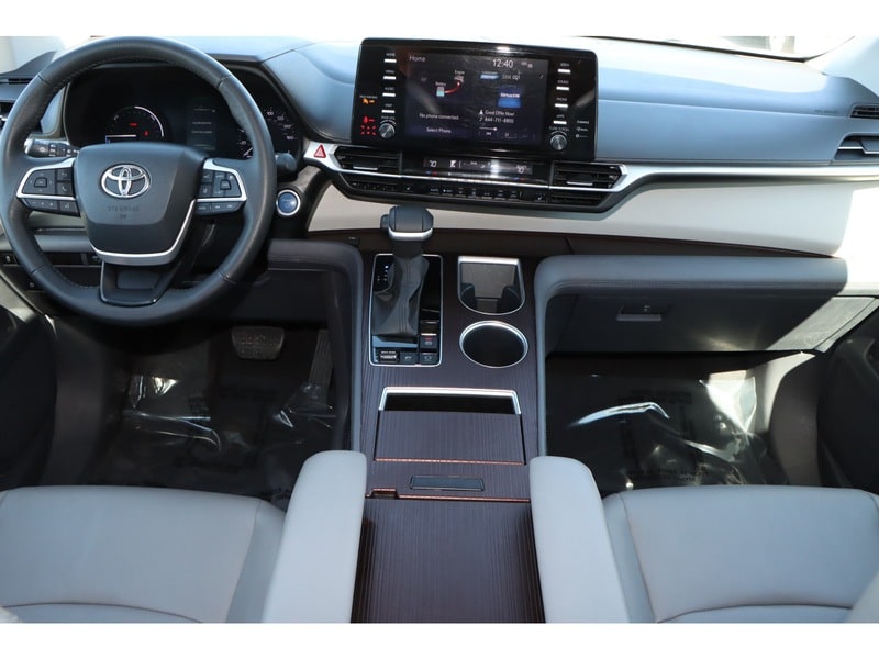 2023 Toyota Sienna XLE 9