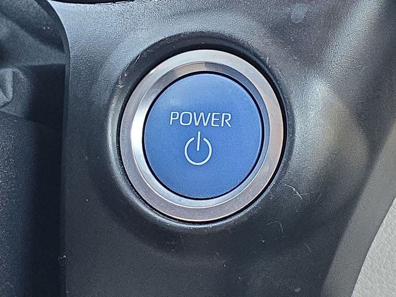 2023 Toyota Sienna XLE 28