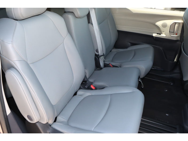 2023 Toyota Sienna XLE 12