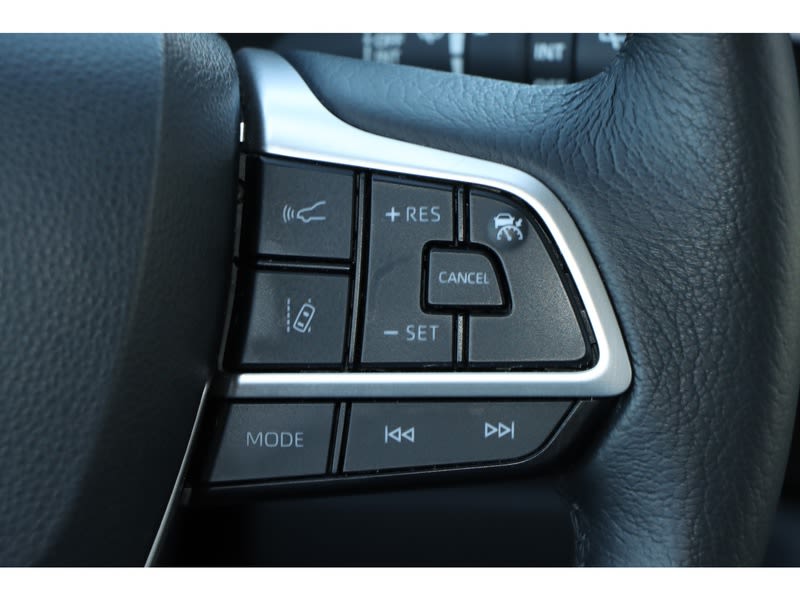 2023 Toyota Sienna XLE 25