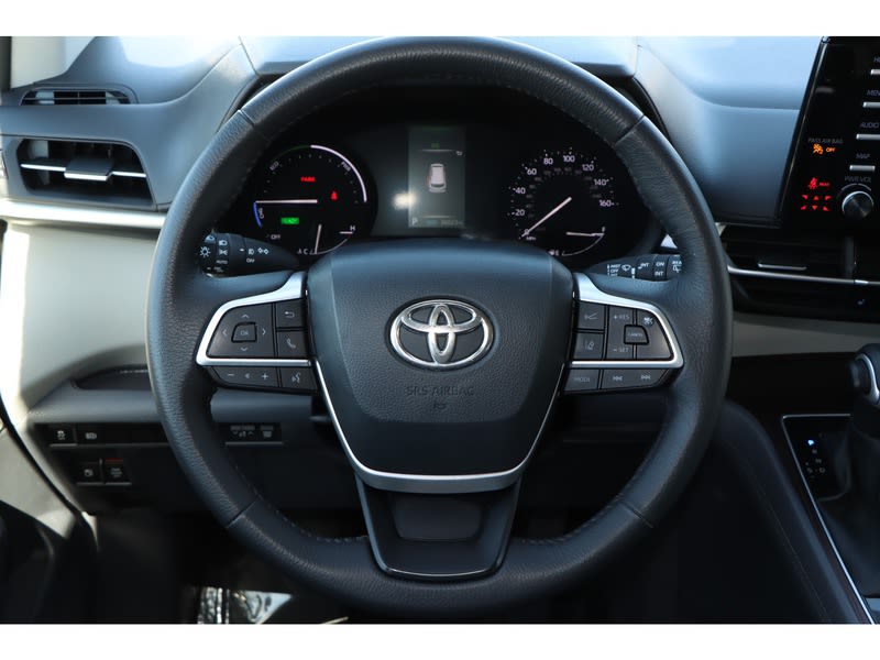 2023 Toyota Sienna XLE 13