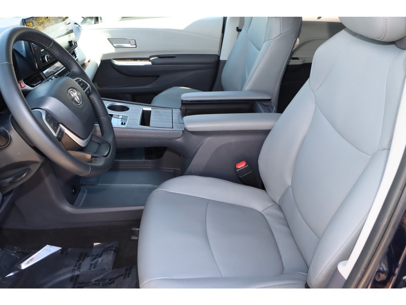 2023 Toyota Sienna XLE 10