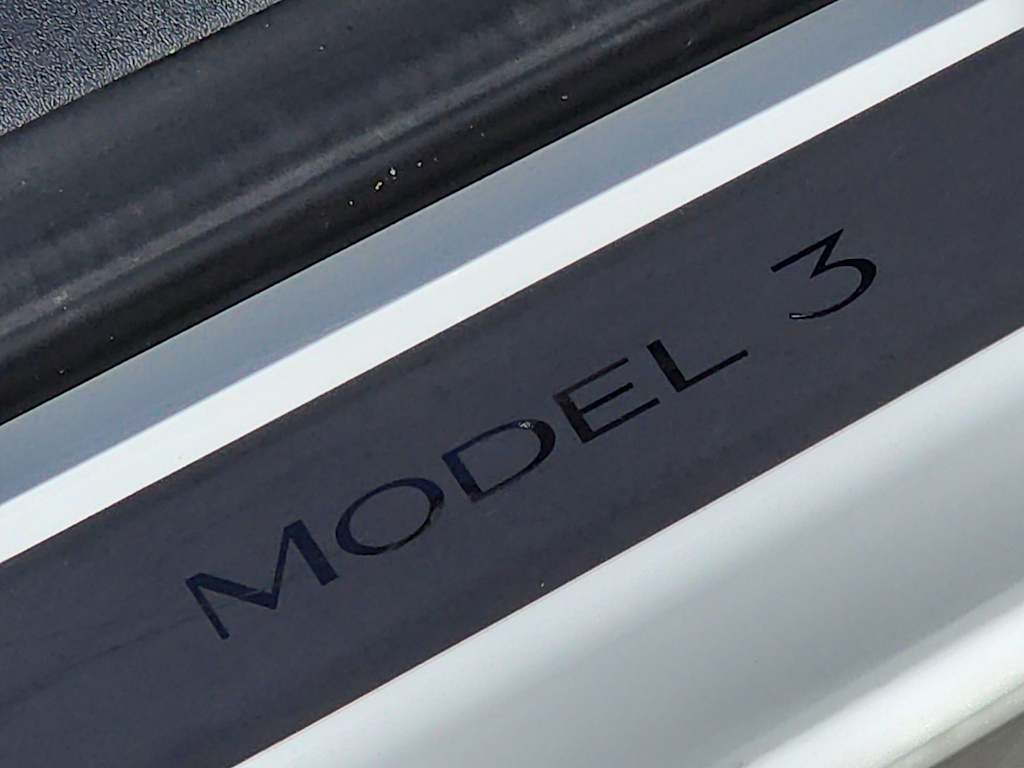 Thumbnail: 2023 Tesla Model 3 - 21