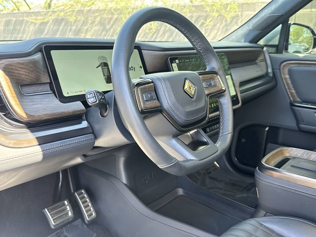 Thumbnail: 2025 Rivian R1S - 2