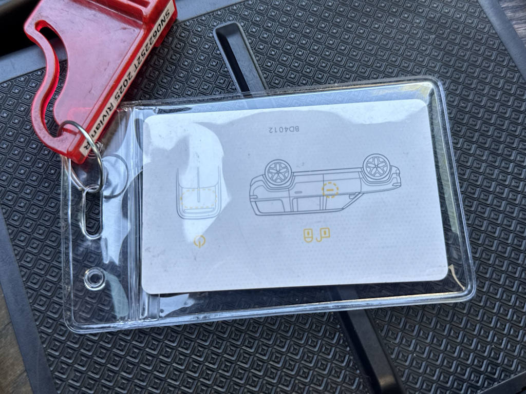 Thumbnail: 2025 Rivian R1S - 24