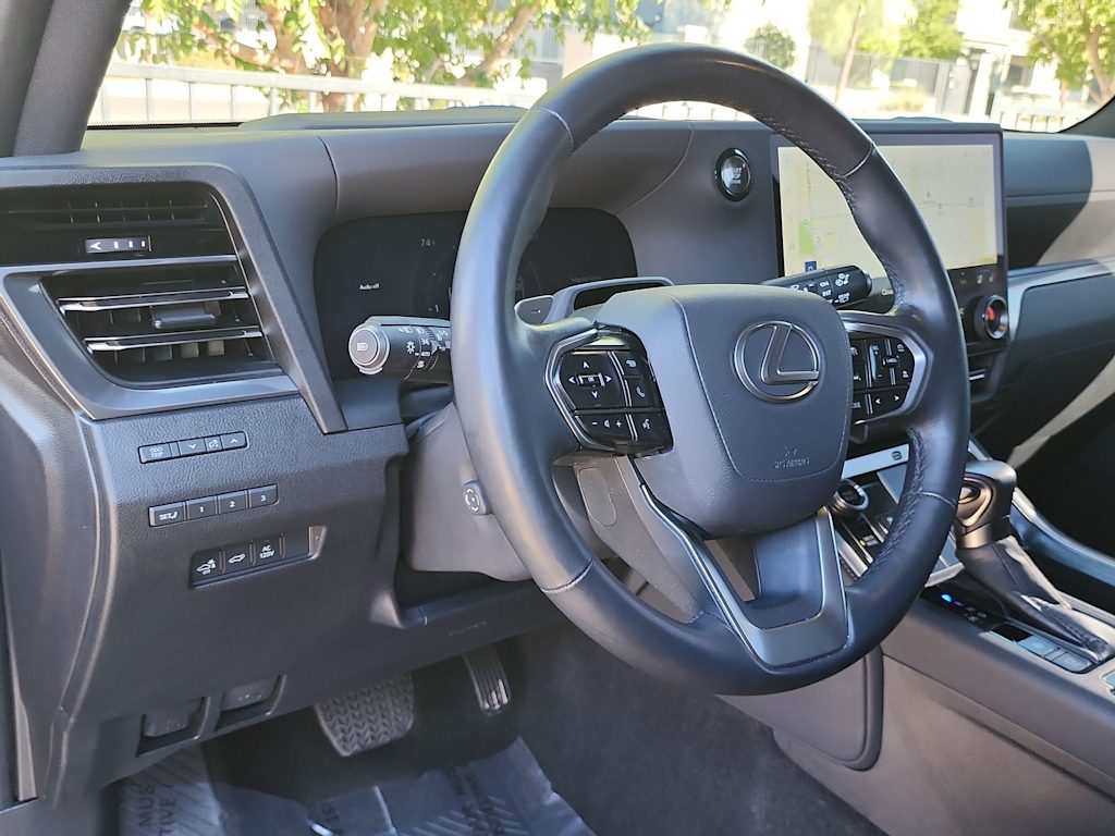 Thumbnail: 2025 Lexus ES - 2