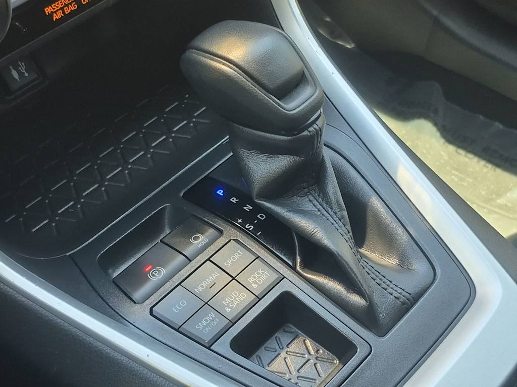 Thumbnail: 2019 Toyota RAV4 - 16