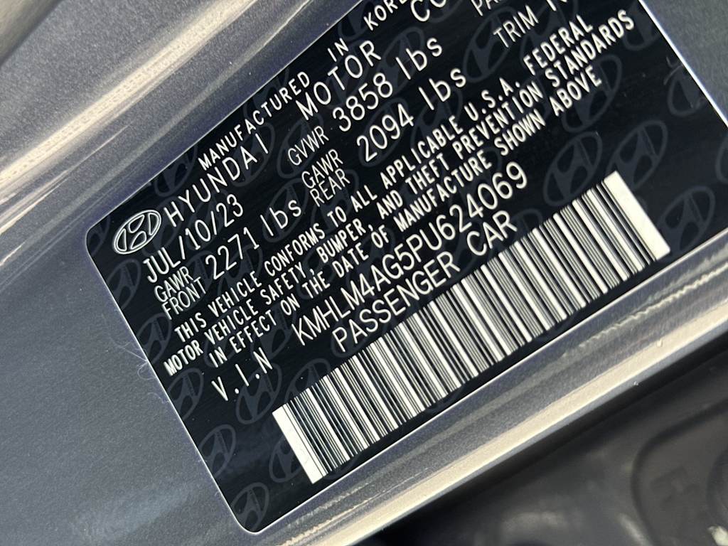 Thumbnail: 2023 Hyundai Elantra - 18