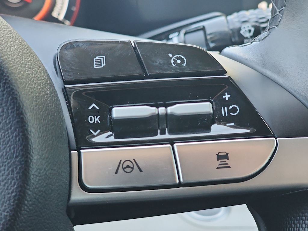 Thumbnail: 2023 Hyundai Elantra - 24