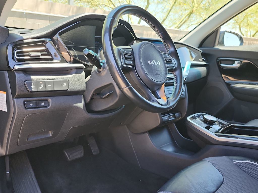 Thumbnail: 2022 Kia Niro - 2