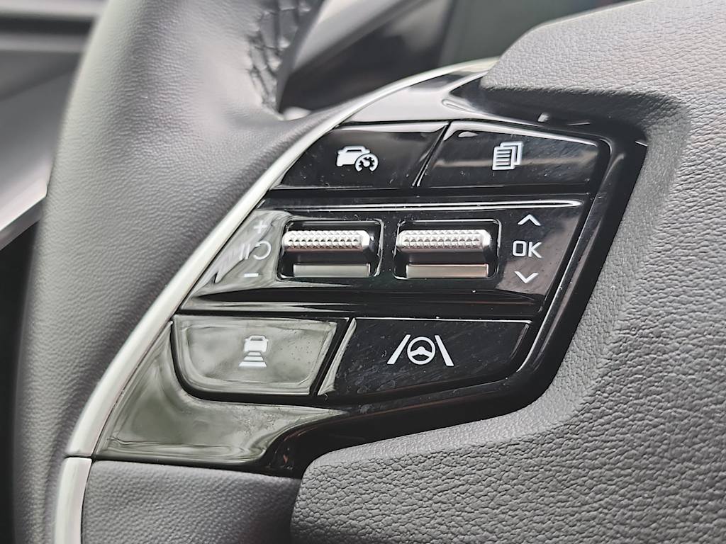 Thumbnail: 2023 Kia Niro - 28