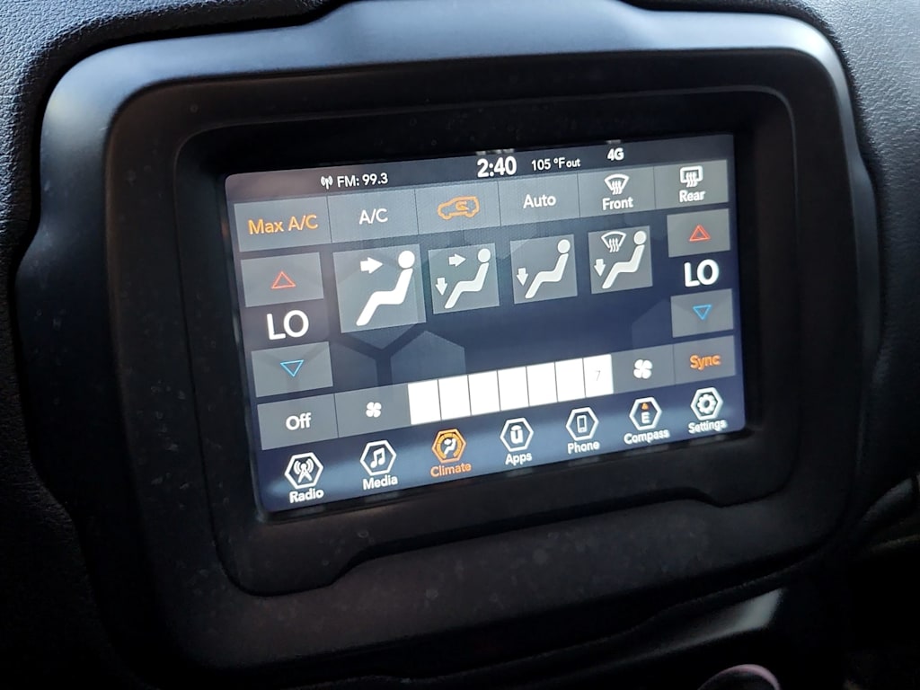 Thumbnail: 2020 Jeep Renegade - 30