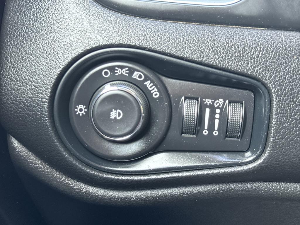 Thumbnail: 2021 Jeep Renegade - 28