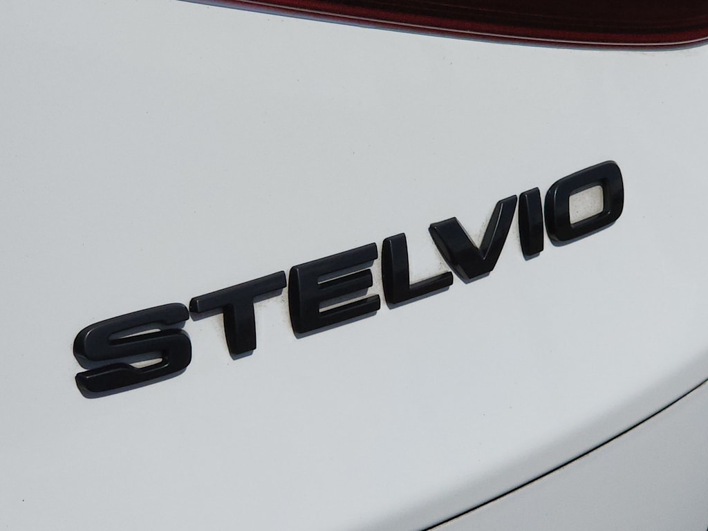 Thumbnail: 2019 Alfa Romeo Stelvio - 7