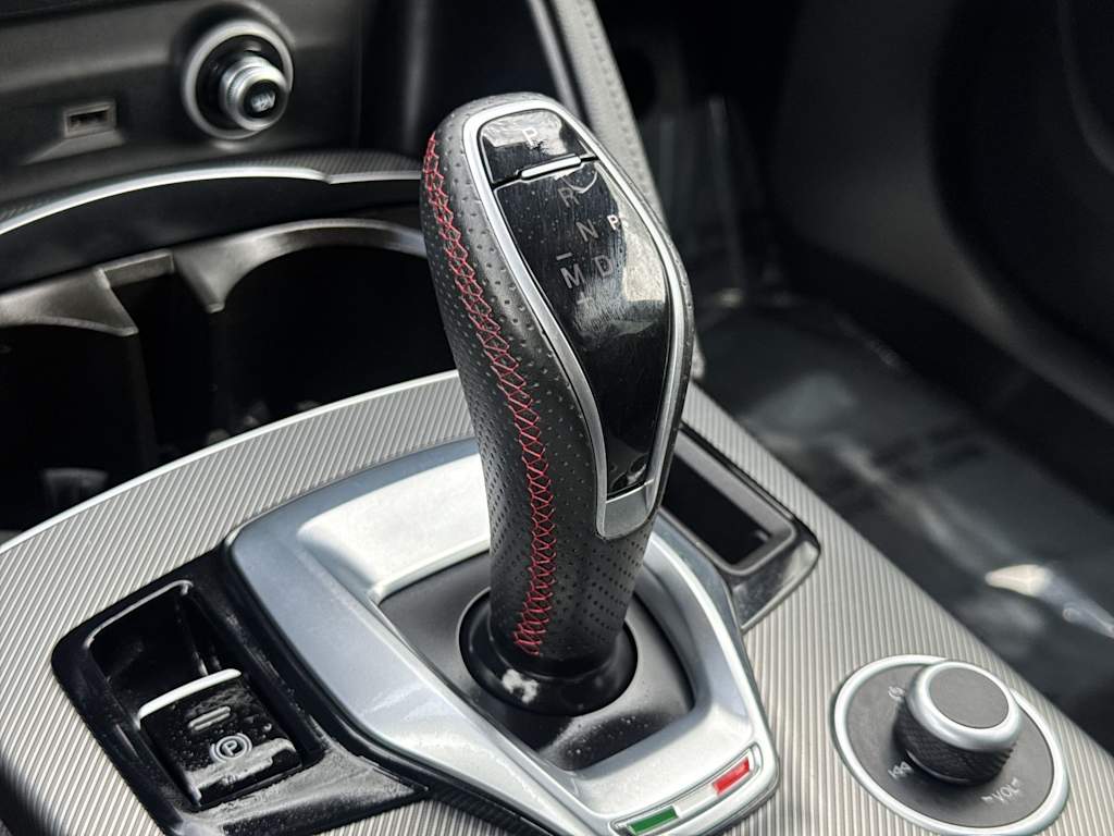 Thumbnail: 2024 Alfa Romeo Stelvio - 14