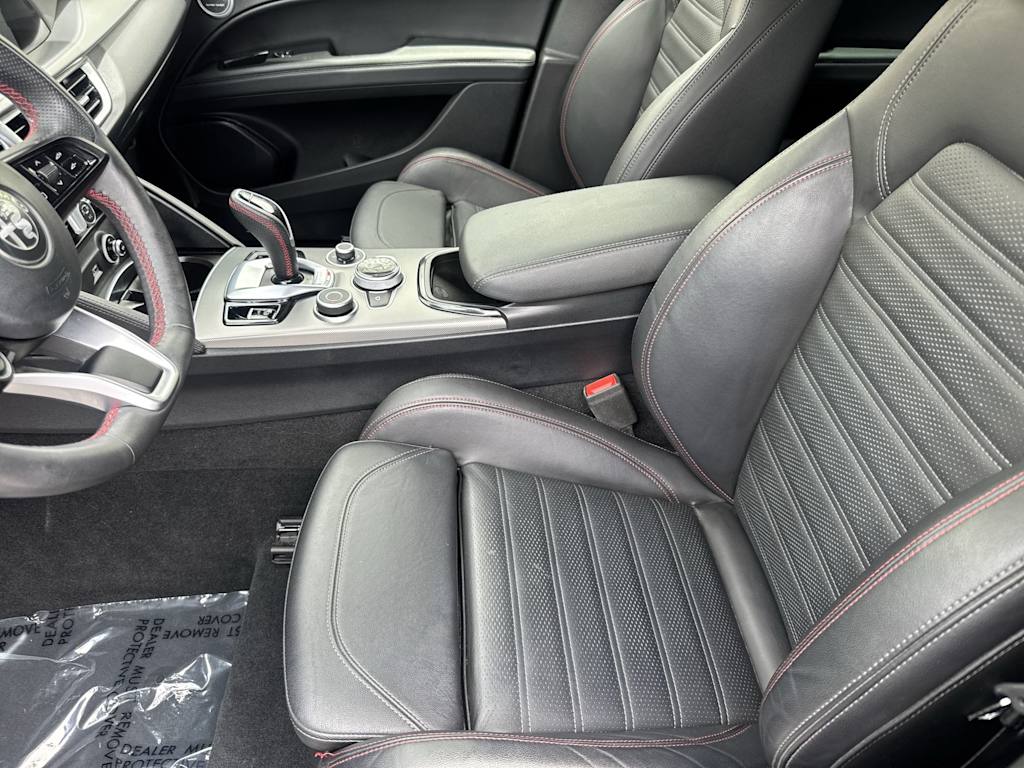 Thumbnail: 2024 Alfa Romeo Stelvio - 9
