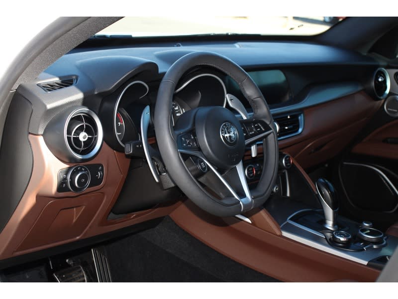 2019 Alfa Romeo Stelvio Ti Sport 2