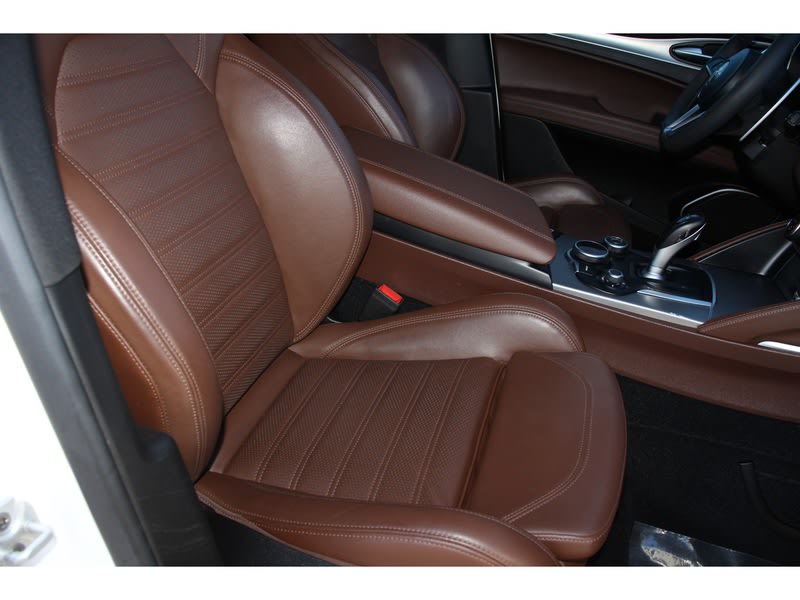 2019 Alfa Romeo Stelvio Ti Sport 11