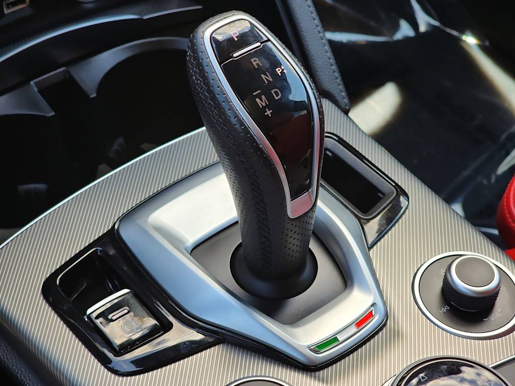 Thumbnail: 2023 Alfa Romeo Stelvio - 15