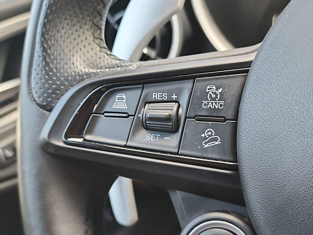 Thumbnail: 2023 Alfa Romeo Stelvio - 28