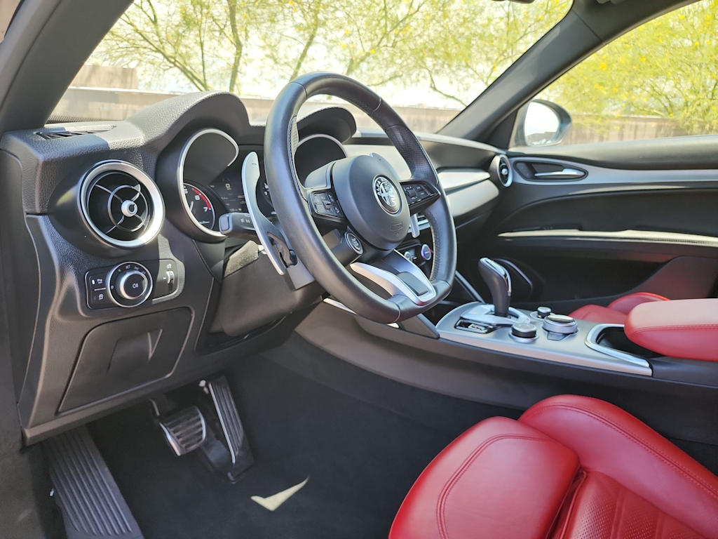 Thumbnail: 2023 Alfa Romeo Stelvio - 2