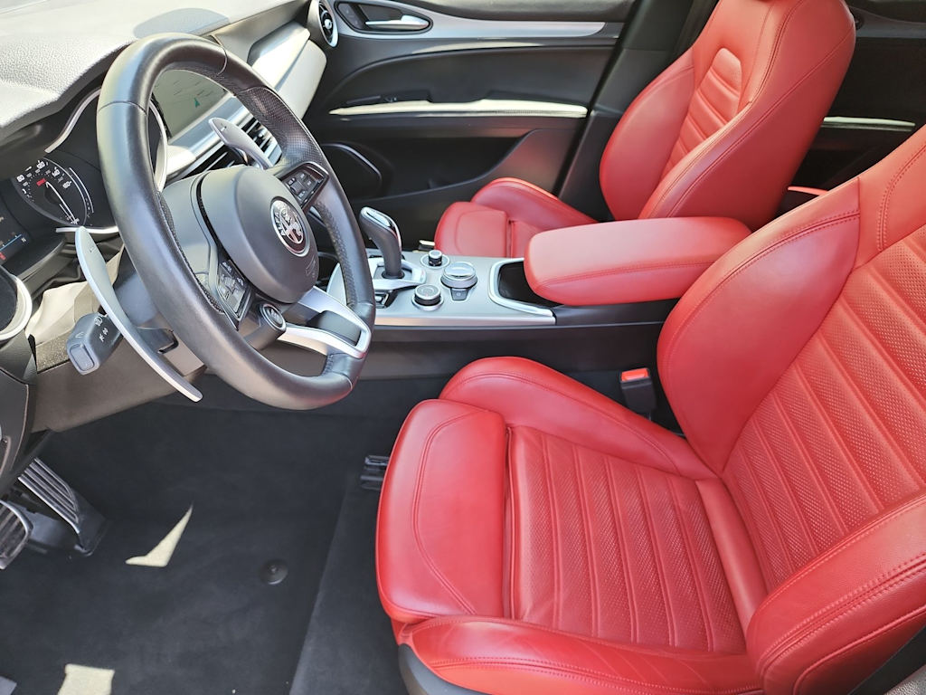 Thumbnail: 2023 Alfa Romeo Stelvio - 10