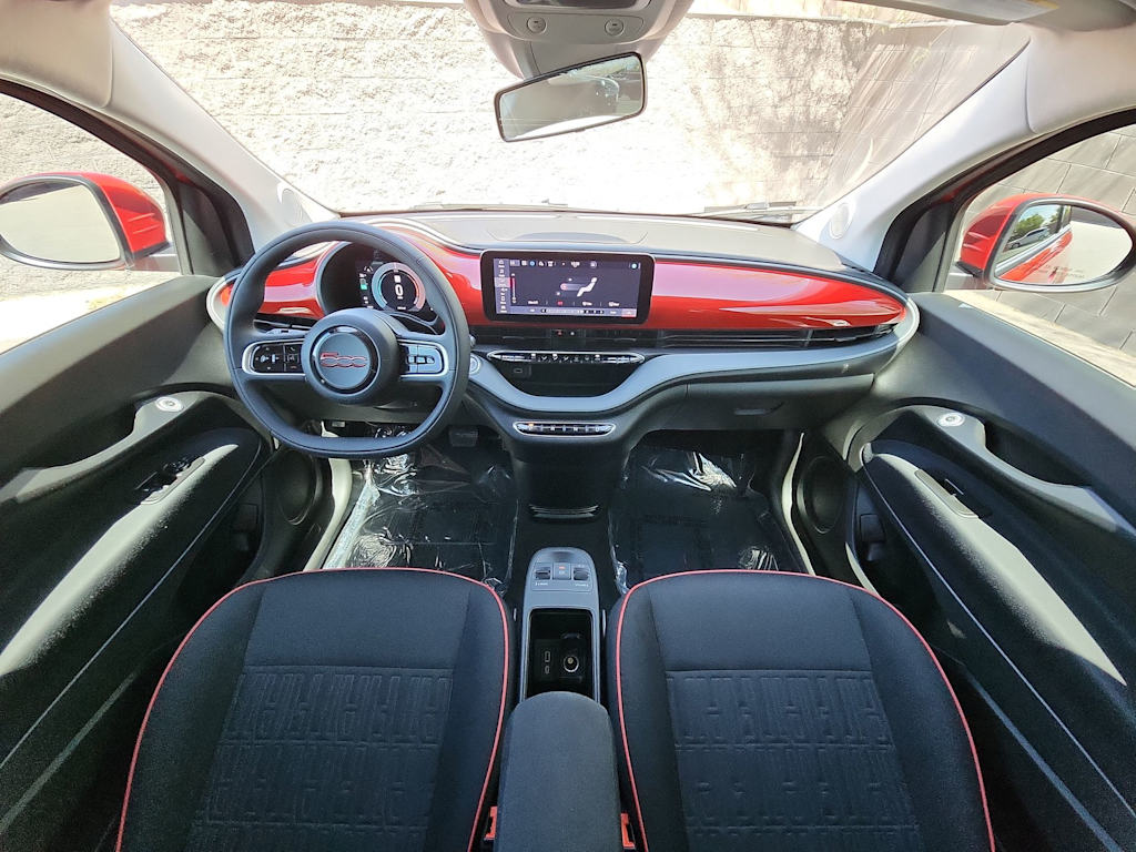 Thumbnail: 2024 Fiat 500e - 10