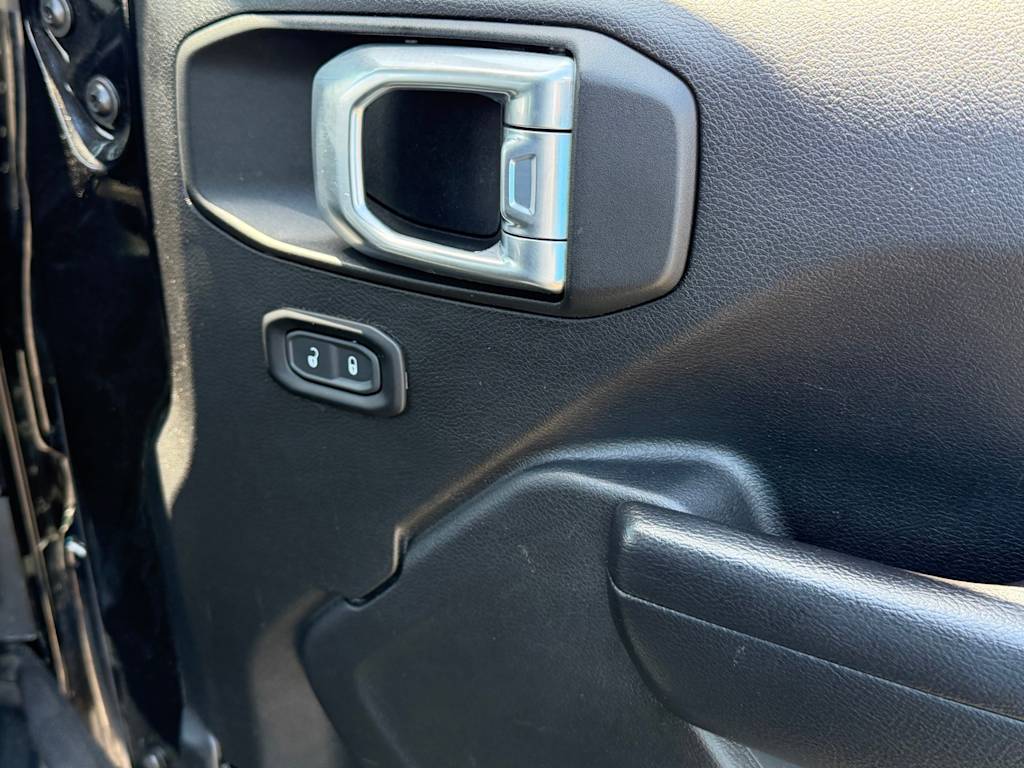 Thumbnail: 2021 Jeep Wrangler - 27