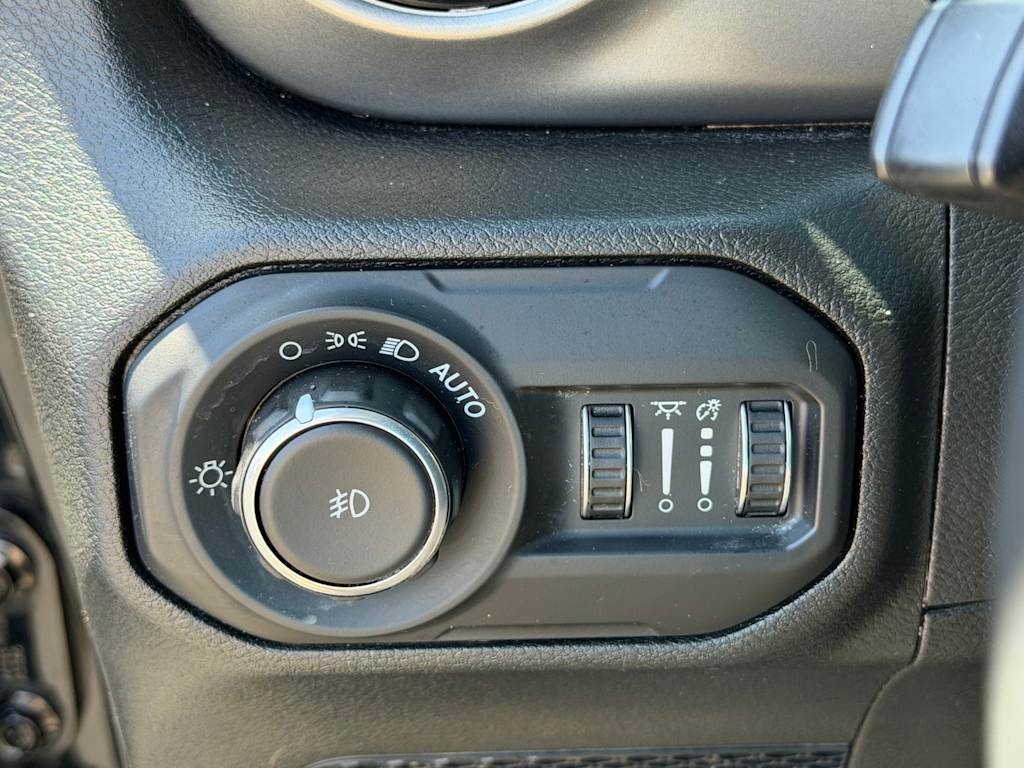 Thumbnail: 2021 Jeep Wrangler - 21