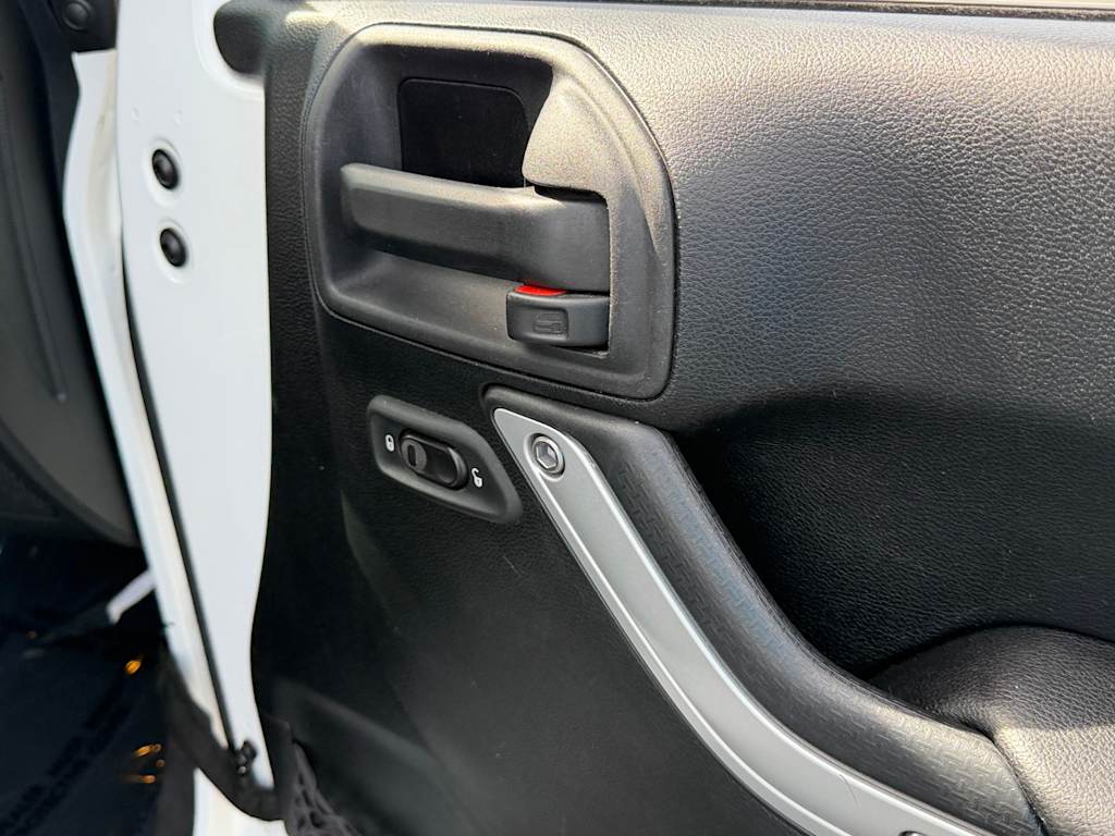 Thumbnail: 2013 Jeep Wrangler - 27