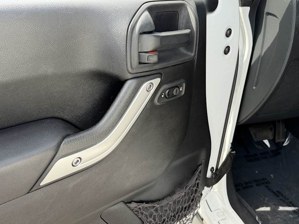 Thumbnail: 2013 Jeep Wrangler - 21