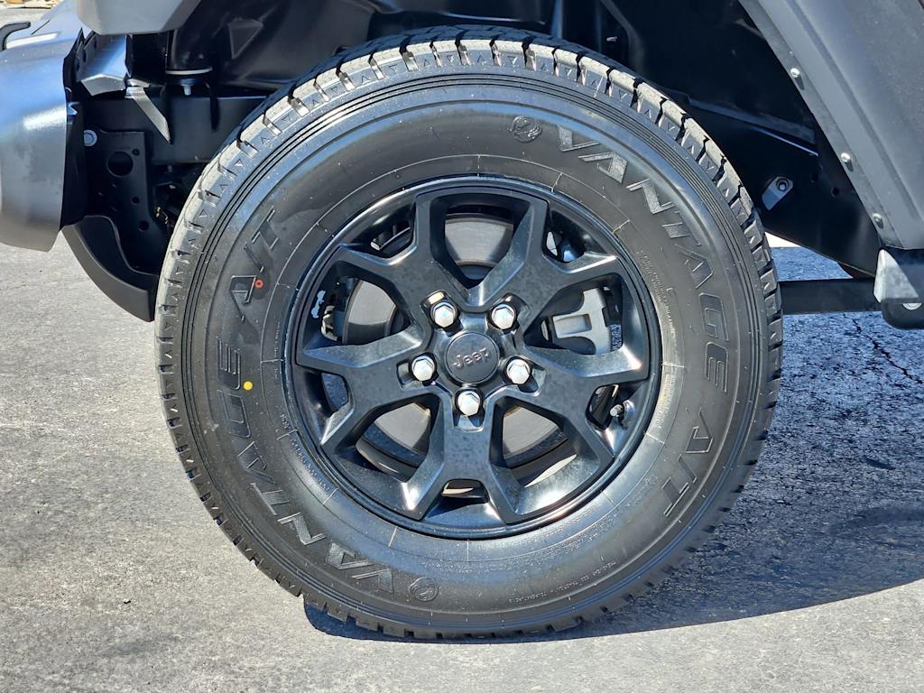 Thumbnail: 2021 Jeep Wrangler - 34