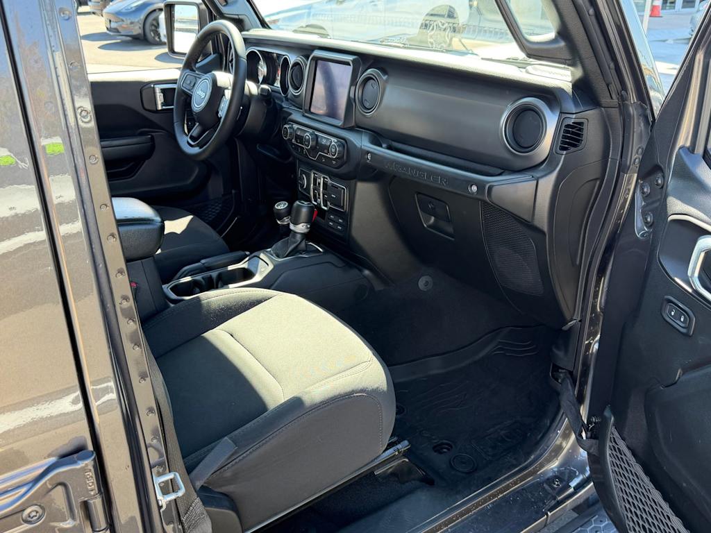 Thumbnail: 2021 Jeep Wrangler - 29