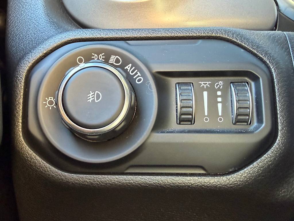 Thumbnail: 2021 Jeep Wrangler - 23