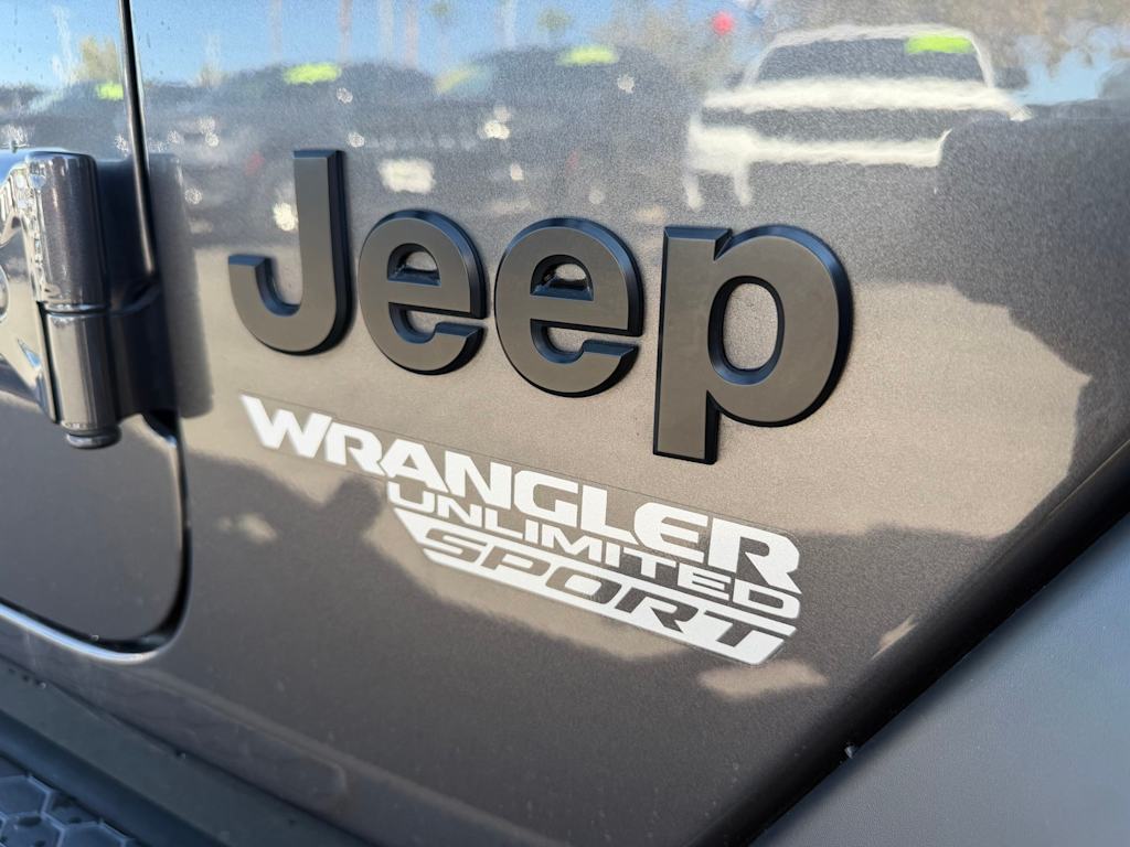 Thumbnail: 2021 Jeep Wrangler - 6