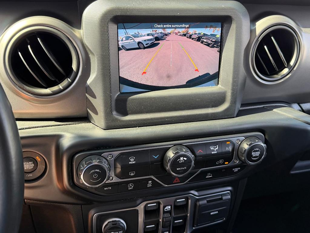 Thumbnail: 2022 Jeep Wrangler - 14
