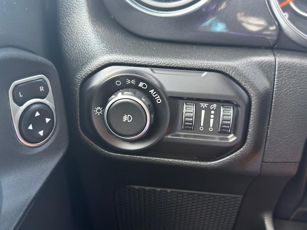 Thumbnail: 2022 Jeep Wrangler - 22
